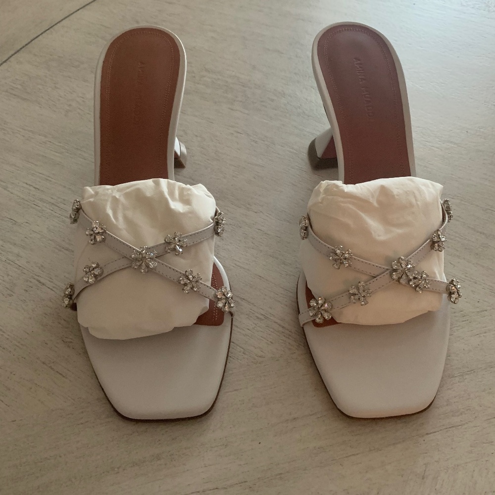 NIB Amina Muaddi White Leather/Rhinestone Sandals sz 39
